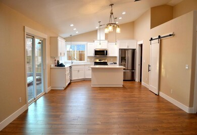 219 SE Sand Canyon Ln, Grants Pass, OR 97527 - photo 3