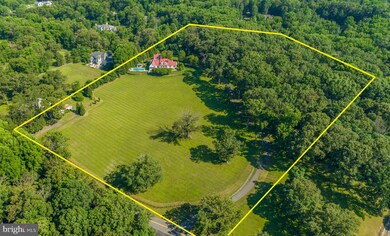 10509 Beach Mill Rd, Great Falls, VA 22066 - photo 2