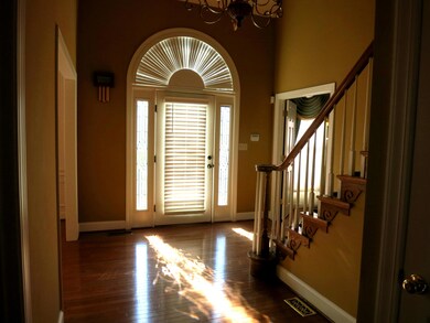 Collins 932 Colonial Dr Front door inter