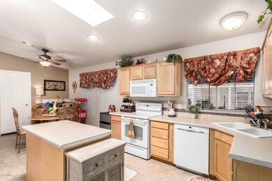 Kitchen w/Bosch DW