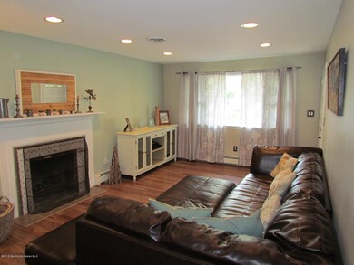 22 Peach Blossom Ln, Middletown, NJ 07748 - photo 4