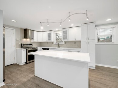 15W256 Forest Ln, Elmhurst, IL 60126 - photo 6