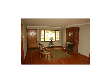 Tons of Light*Wood Burning Fireplace