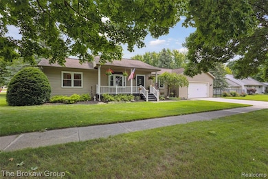 113 Beyerlein St, Frankenmuth, MI 48734 - photo 2