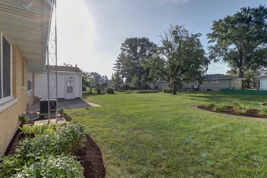 807 E Pinzon St, Tuscola, IL 61953 - photo 3