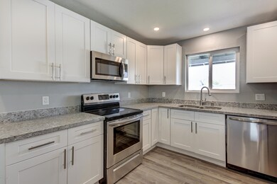301 W Juniper St-7