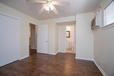 8803 Timberside Dr unit 9, Houston, TX 77025 - photo 5