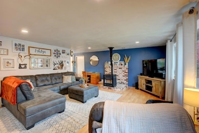 50 SW Eastern Ave, Grants Pass, OR 97526 - photo 2