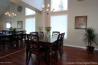 Formal Dining w/Vaulted Ceilings