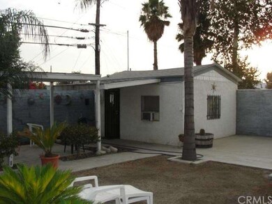 Studio apartment in rear yard with private alley a