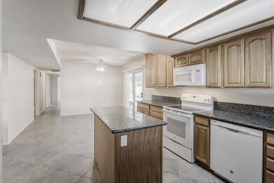 1551 E Florian Cir Mesa AZ-large-007-11-