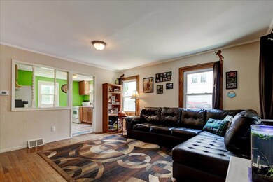 04-3841 11th St-4