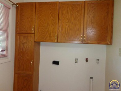 1244 SW 31st St, Topeka, KS 66611 - photo 4