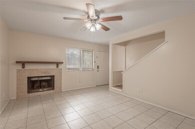 2521 Crosstimbers St unit B4, Huntsville, TX 77320 - photo 6