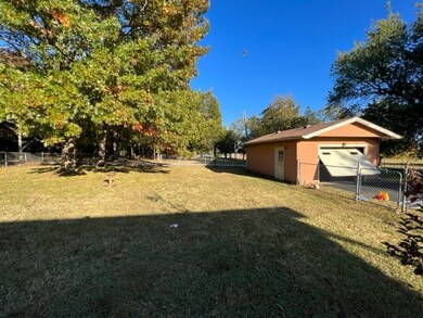 1306 Wesley St, Shelbyville, TN 37160 - photo 3