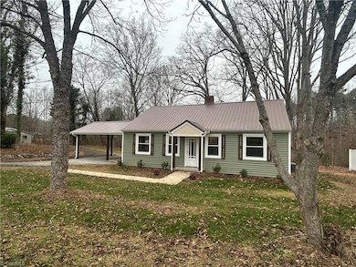 7280 Dennis Rd, Walnut Cove, NC 27052 - photo 4