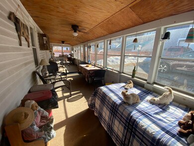 11 Enclosed sunporch