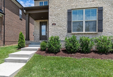 1025 Paddock Park Cir, Gallatin, TN 37066 - photo 2