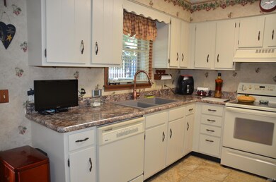 1292 W Maple St, Jasper, IN 47546 - photo 5