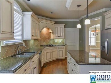The kitchen has a 5-burner gas cooktop