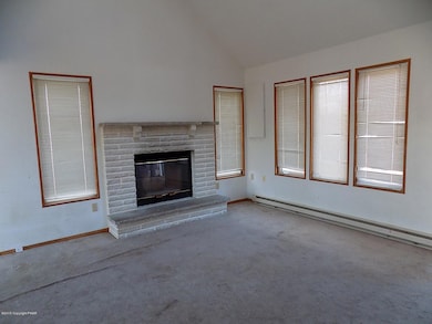 285 Somerset Dr, East Stroudsburg, PA 18301 - photo 2