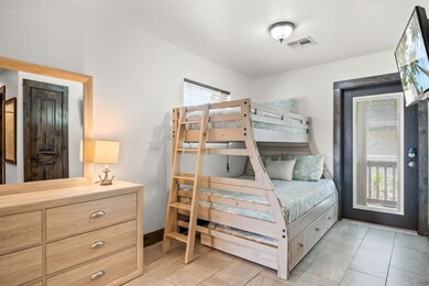 Entrance/ bonus room