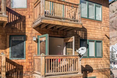Tomboy Lodge 202 Deck