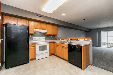 4007 Westover Rd SE unit B, Cedar Rapids, IA 52403 - photo 7