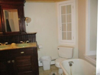 35 Race St, Jim Thorpe, PA 18229 - photo 4