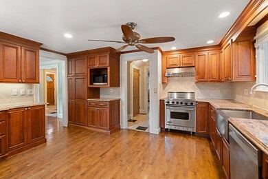 524 Parker St, Newton Center, MA 02459 - photo 7