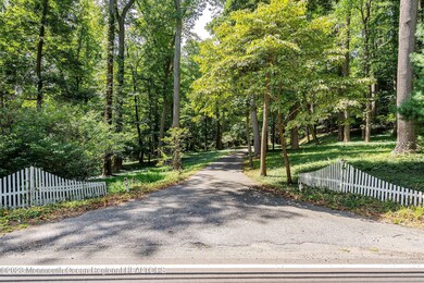 01-Driveway Entry 1