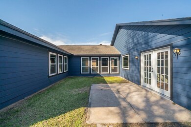 8703 Bold Forest Dr, Houston, TX 77088 - photo 7
