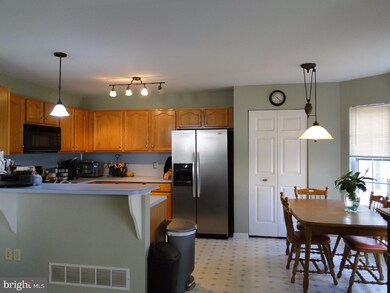 461 Berkshire Dr, Souderton, PA 18964 - photo 5