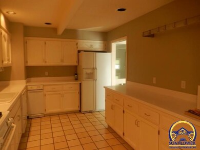 41 SW Pepper Tree Ln, Topeka, KS 66611 - photo 7