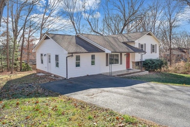 1100 Flint Dr, Christiansburg, VA 24073 - photo 3