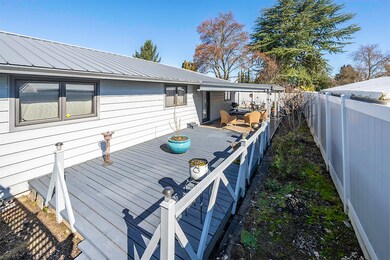 604 Hemlock Ave, Central Point, OR 97502 - photo 4