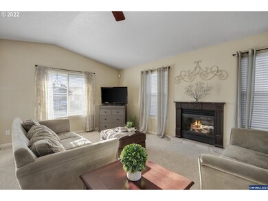 2477 Dorsey Dr, Hubbard, OR 97032 - photo 5