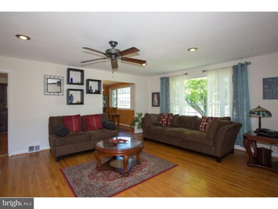 129 Greenbrier Ln, Havertown, PA 19083 - photo 5