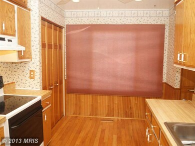 7009 Cipriano Woods Ct, Lanham, MD 20706 - photo 6