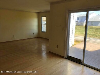19 Farragut Square, Freehold, NJ 07728 - photo 7