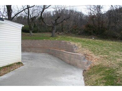 135 Wichita St, Johnson City, TN 37601 - photo 3