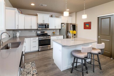 2018 SW 39th St, Redmond, OR 97756 - photo 4