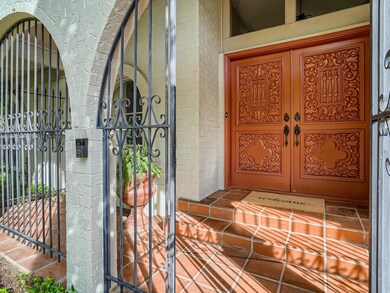 1027 Loch Lomond Dr, Arlington, TX 76012 - photo 2