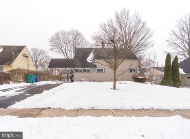 12 Honeysuckle Ln, Levittown, PA 19055 - photo 2