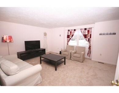 59 Pinecrest Village unit 59, Hopkinton, MA 01748 - photo 2