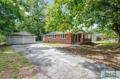 Separate two car garage with plenty of parking