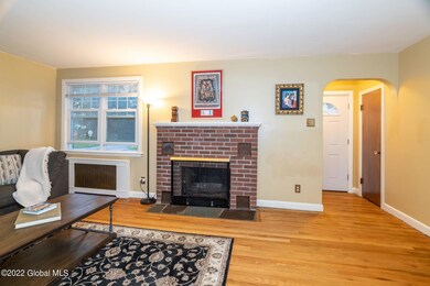6-web-or-mls-2093Caldicott-6