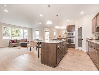 135 Grizzly Ave, Eugene, OR 97404 - photo 4