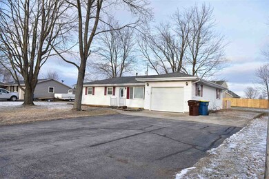 608 Maxine Dr, Ossian, IN 46777 - photo 2