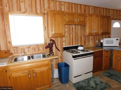 The kitchen is laid out perfectly to maximize both